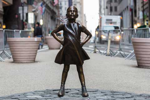 Casting design Bronze Fearless Girl Sculpture Before the Wall Street Bronze Bull Statue