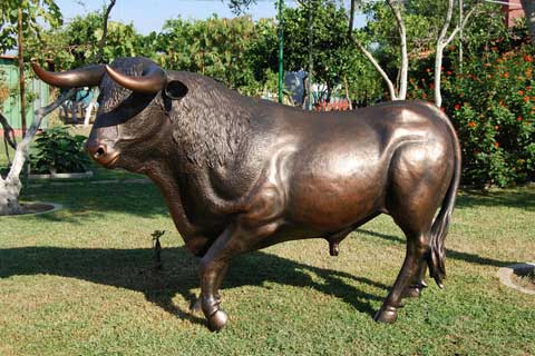 Decorative outdoor Animal Sculpture Hot Cast Cow Bronze Statue