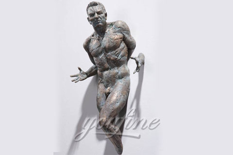 Italy Famous Bronze Man Statue In the wall sculptures