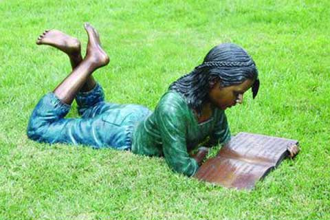 Lying Girl design Bronze Statue Reading Sculpture on Lawn for Garden Decoration